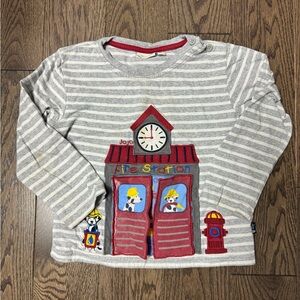 Jojomamanbebe interactive fire station appliqué shirt size 4/5